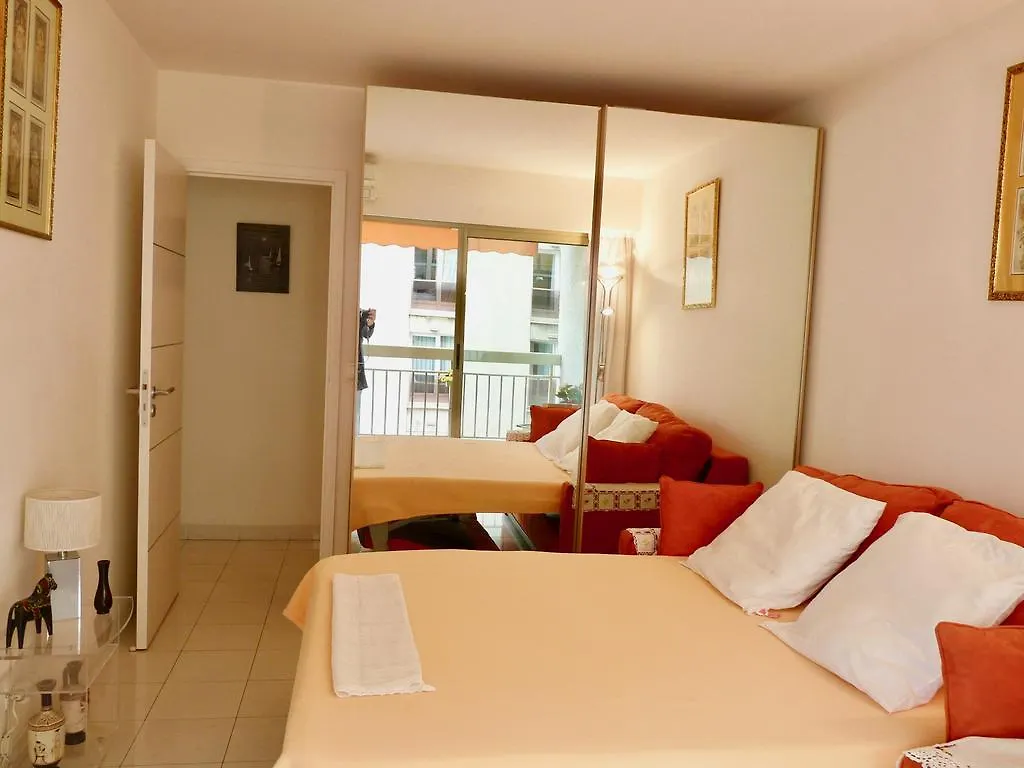 Carlton View Apartment: Cannes Central Apartment