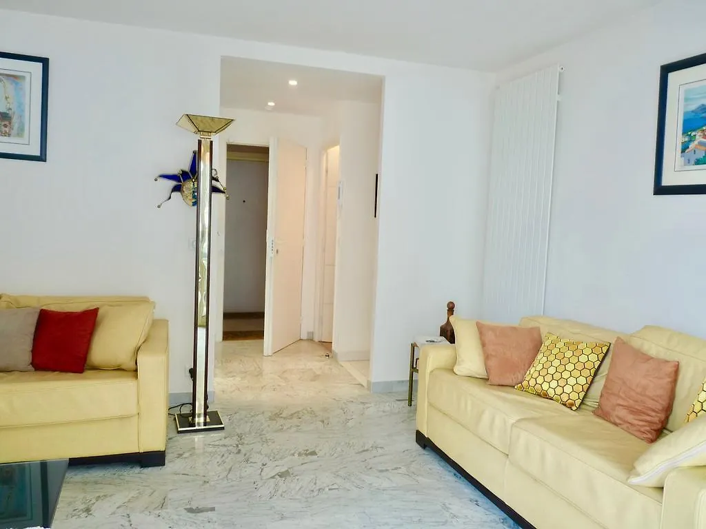 Carlton View Apartment: Cannes Central Apartment