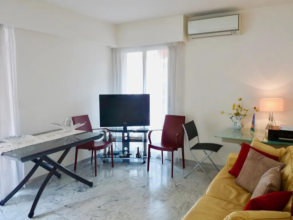 Carlton View Apartment: Cannes Central